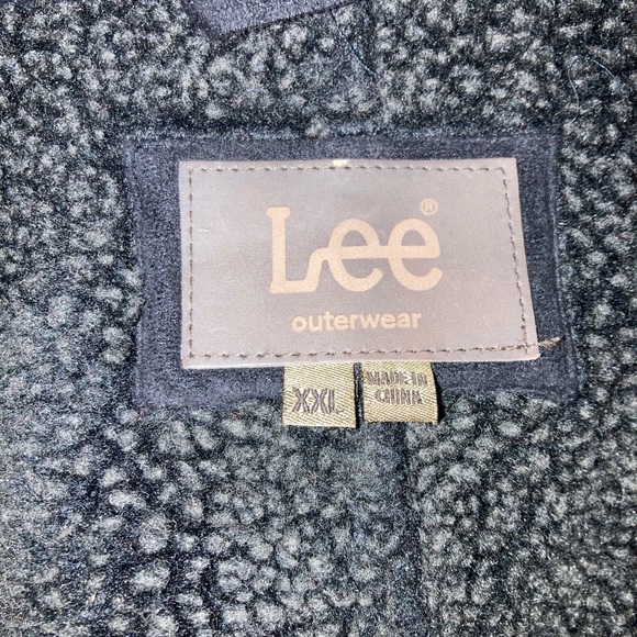 Lee - Picture 4 of 4